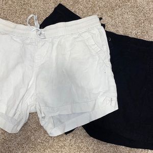 Black & white pair of old navy draw string linen shorts Large